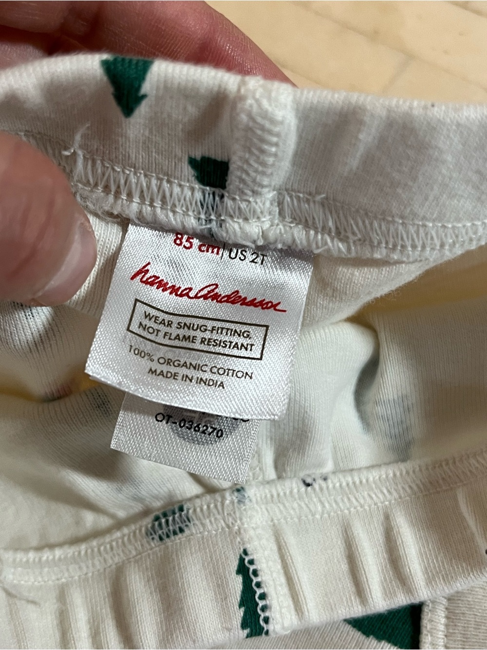 Hanna Andersson Cream Pajama Set with Green Pine Trees & Skiers EU 85 or 2T - Picture 4 of 9